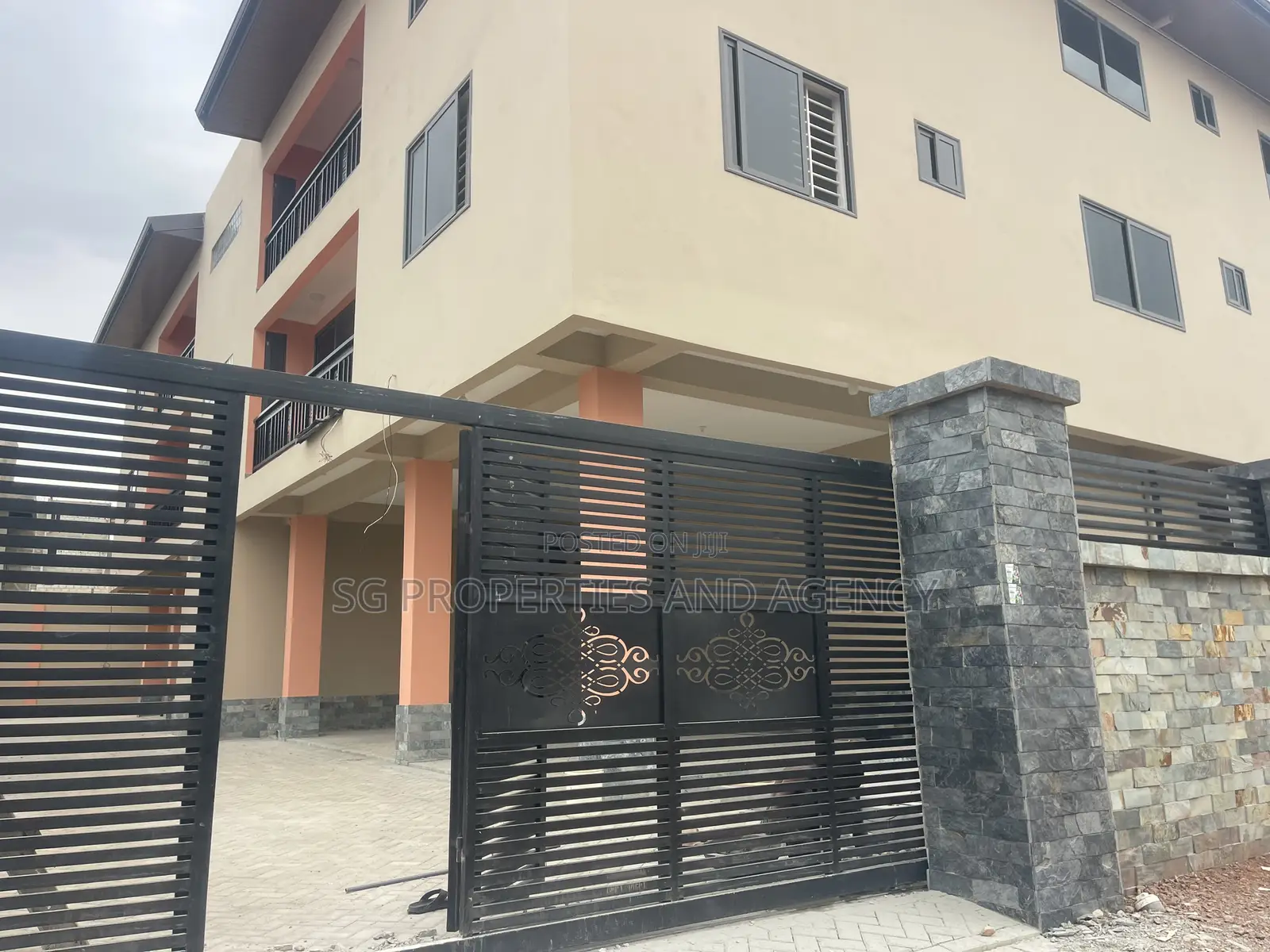 2bdrm Apartment in Lashibi, Sakumono for rent