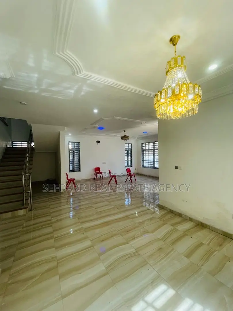 5bdrm Duplex in Achimota for sale