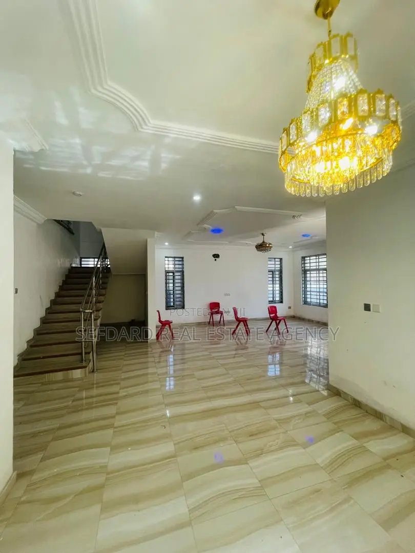 5bdrm Duplex in Achimota for sale