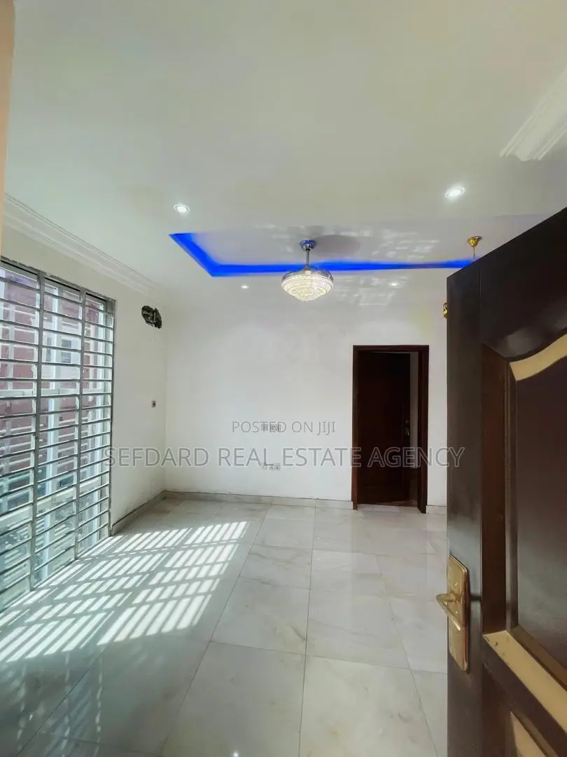 5bdrm Duplex in Achimota for sale