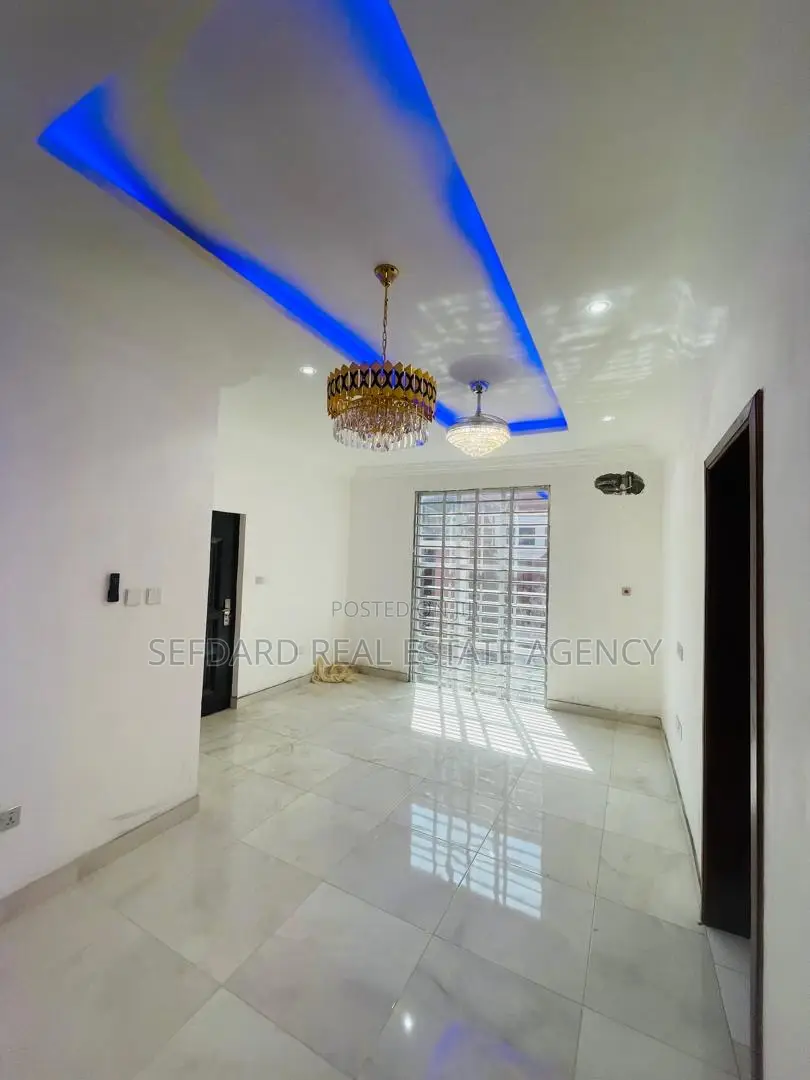5bdrm Duplex in Achimota for sale