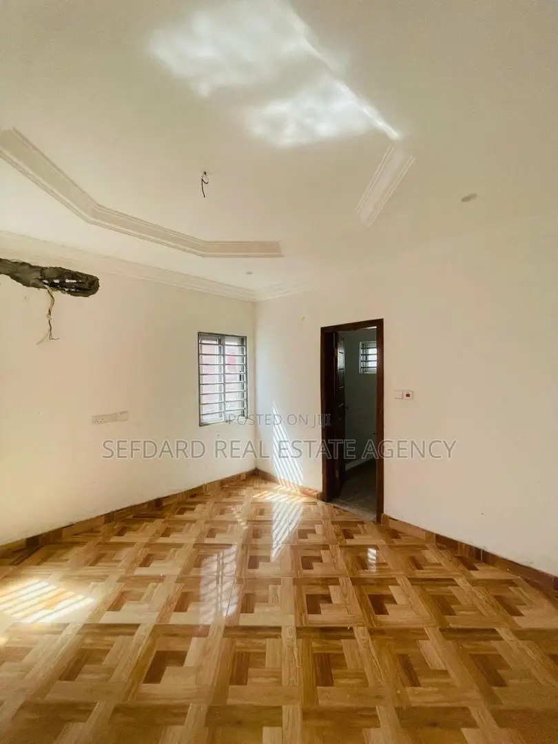 5bdrm Duplex in Achimota for sale