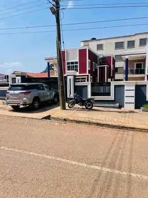 5bdrm Duplex in Achimota for sale