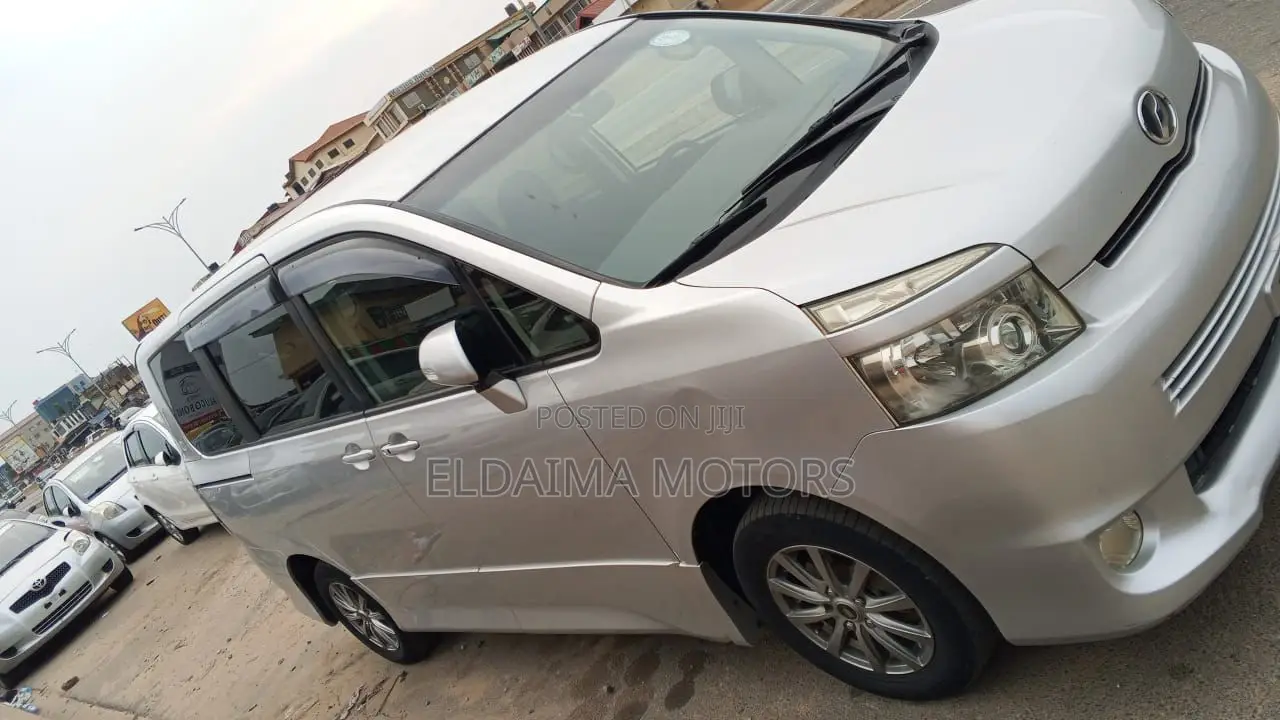 Toyota Voxy 2012 Gray