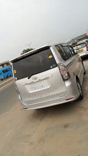 Toyota Voxy 2012 Gray