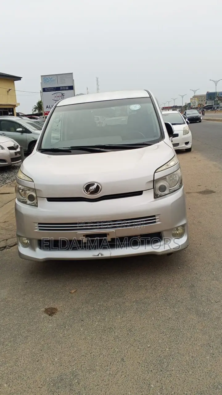 Toyota Voxy 2012 Gray