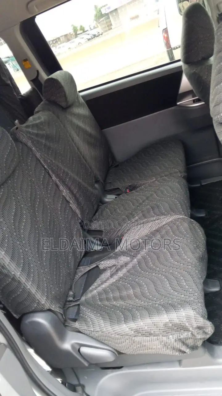 Toyota Voxy 2012 Gray