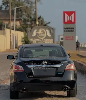 Nissan Altima 2.5 SV 4dr Sedan (2.5L 4cyl CVT) 2014 Black