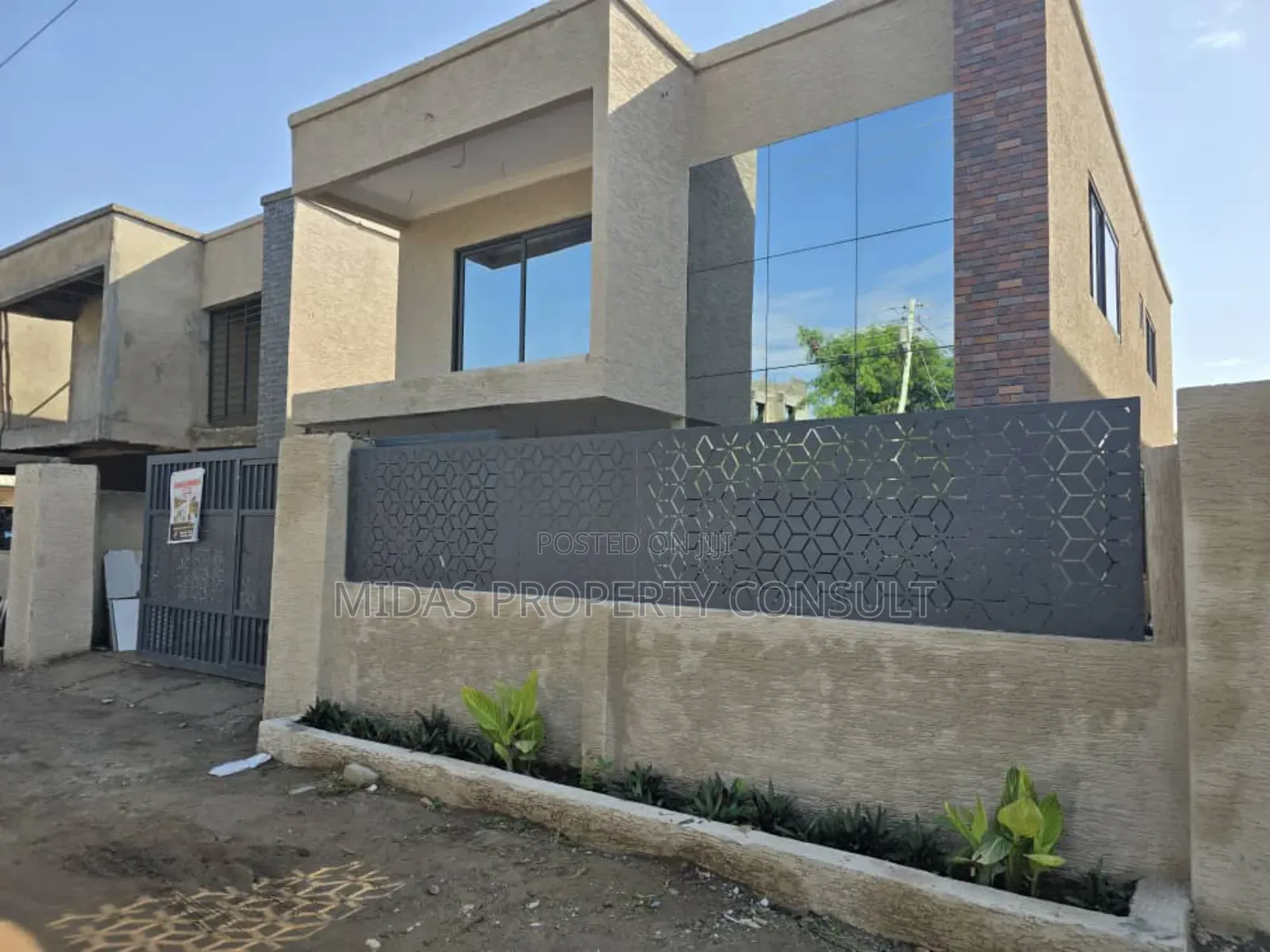 4bdrm House in West Trassaco, Ashaley Botwe for sale