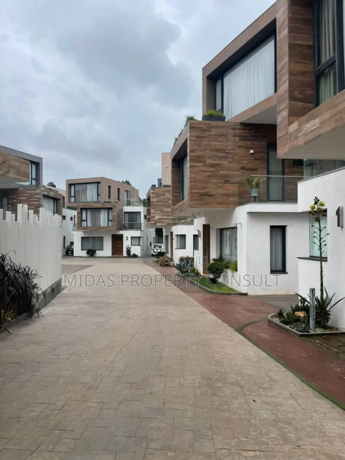 4bdrm House in Cantonment, Cantonments for sale