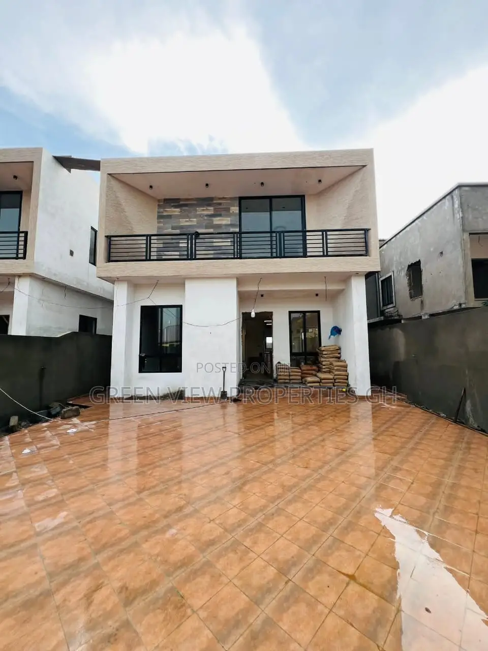 4bdrm Duplex in Ghana Flag for sale