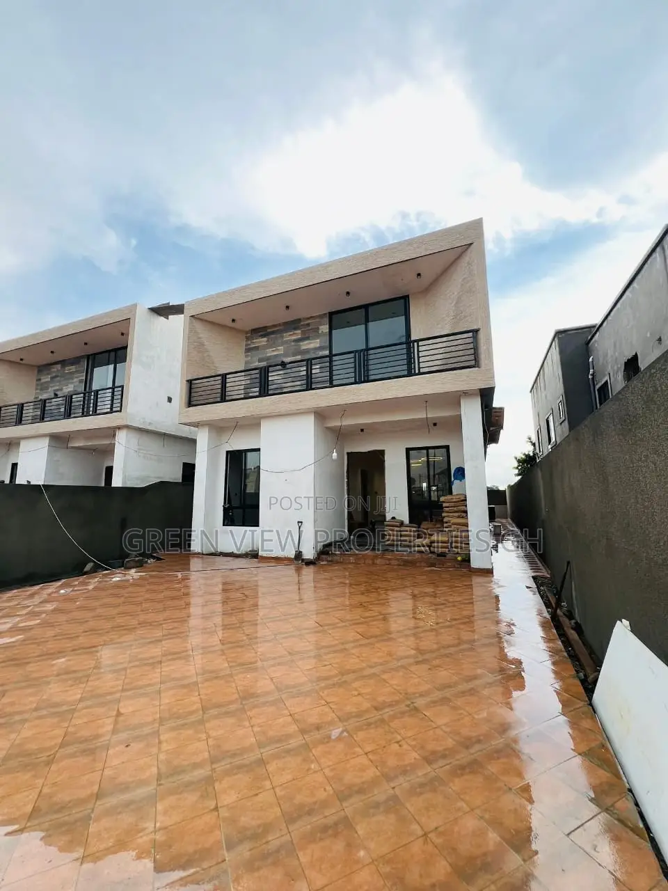 4bdrm Duplex in Ghana Flag for sale