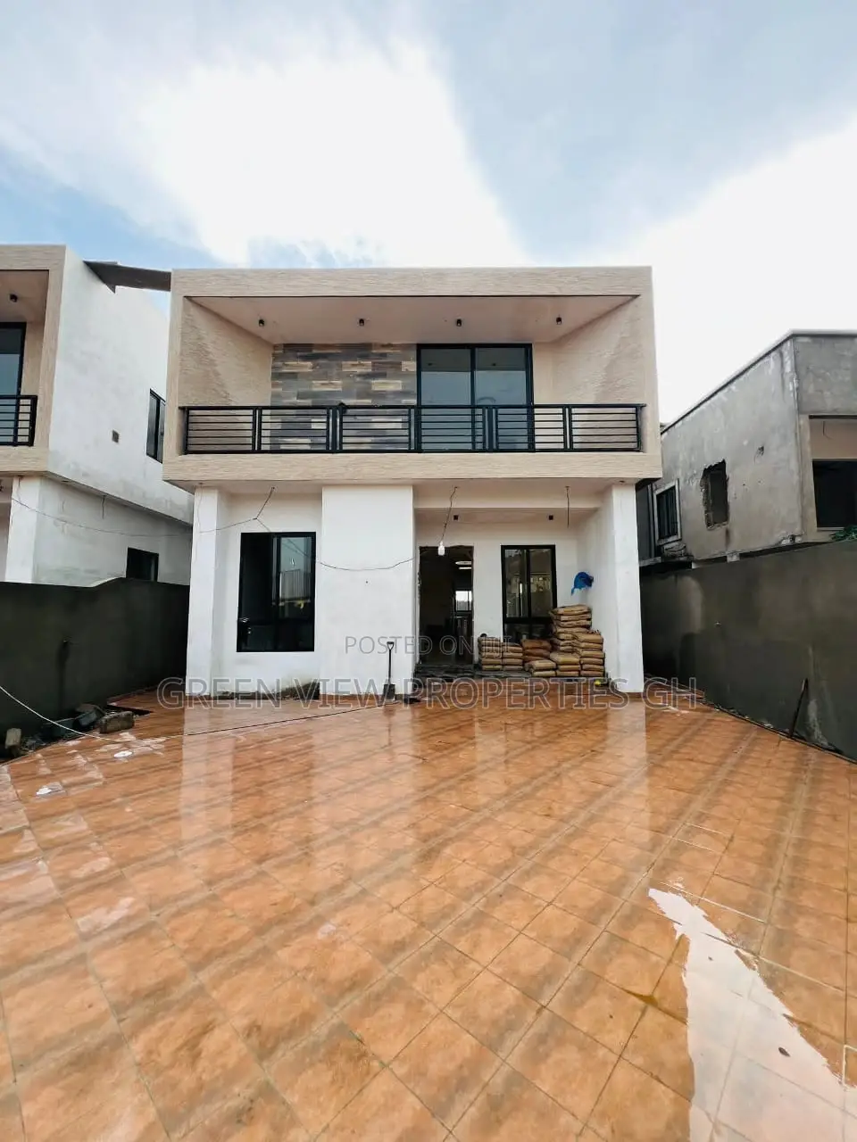 4bdrm Duplex in Ghana Flag for sale