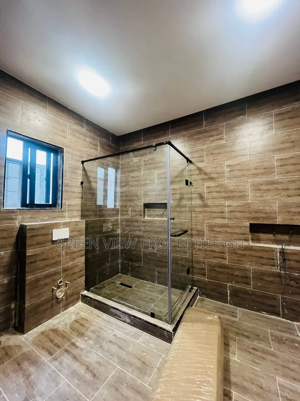 4bdrm Duplex in Ghana Flag for sale