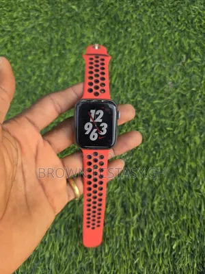 Apple Watch Series 5 44mm ( Cellular and Gps)