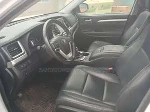 Toyota Highlander XLE 4x4 V6 (3.5L 6cyl 8A) 2018 White