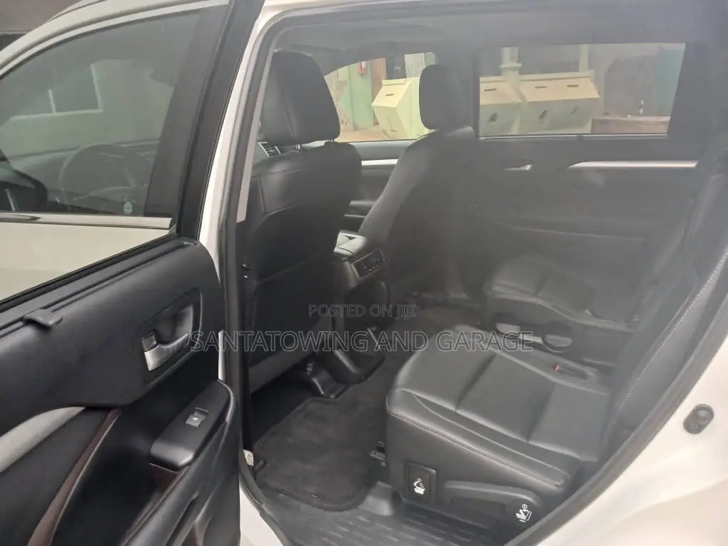 Toyota Highlander XLE 4x4 V6 (3.5L 6cyl 8A) 2018 White
