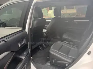 Toyota Highlander XLE 4x4 V6 (3.5L 6cyl 8A) 2018 White