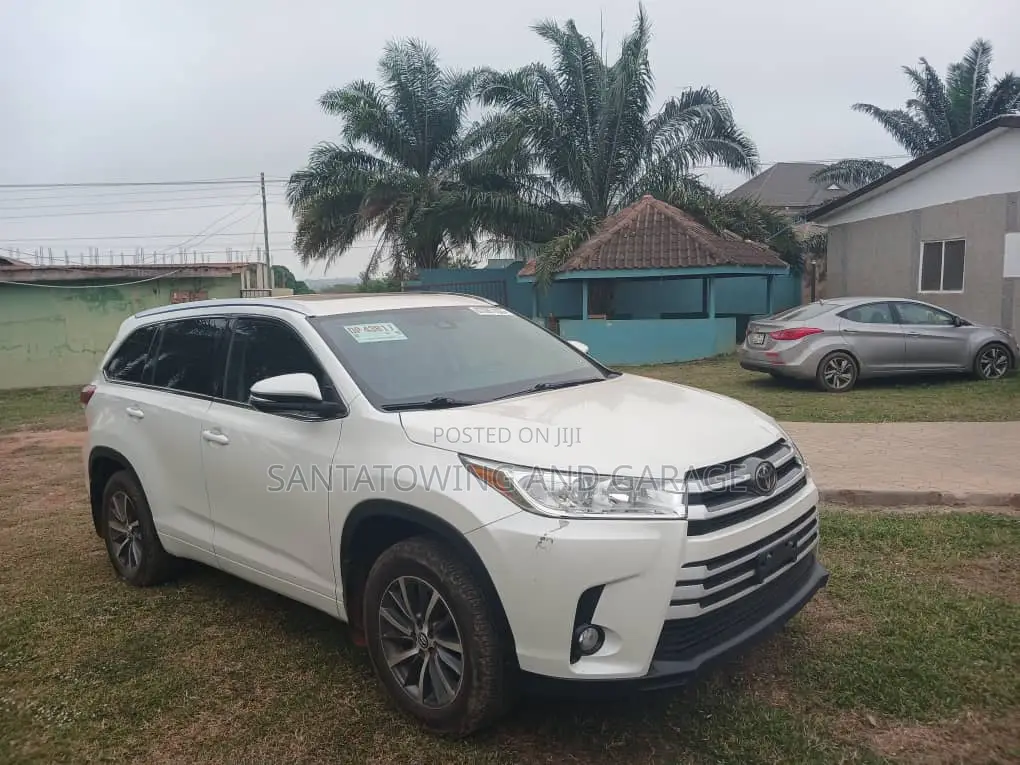 Toyota Highlander XLE 4x4 V6 (3.5L 6cyl 8A) 2018 White
