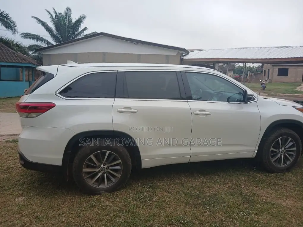 Toyota Highlander XLE 4x4 V6 (3.5L 6cyl 8A) 2018 White