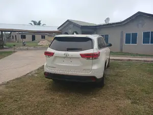 Toyota Highlander XLE 4x4 V6 (3.5L 6cyl 8A) 2018 White