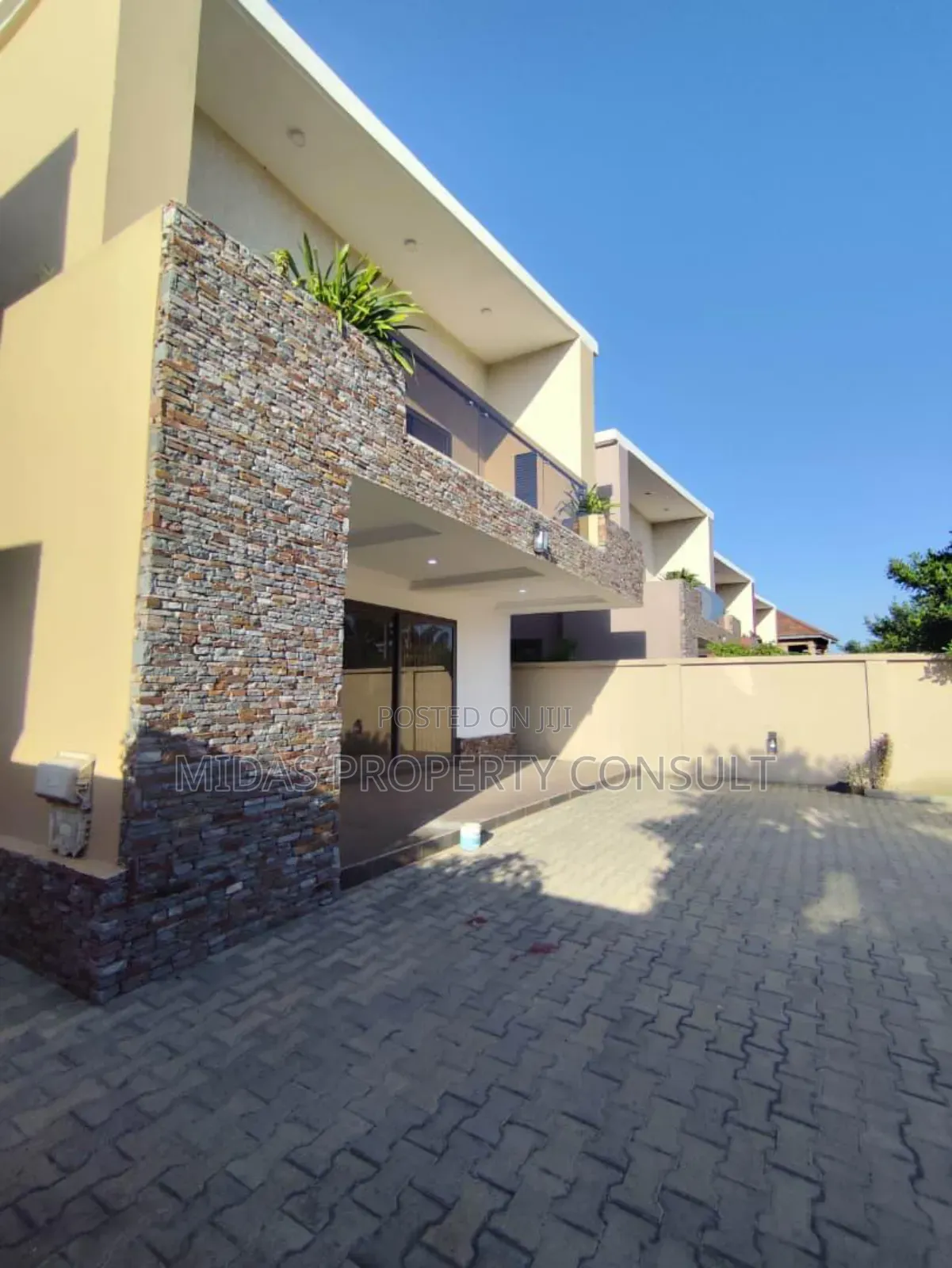 3bdrm House in Ashaley Botwe for sale