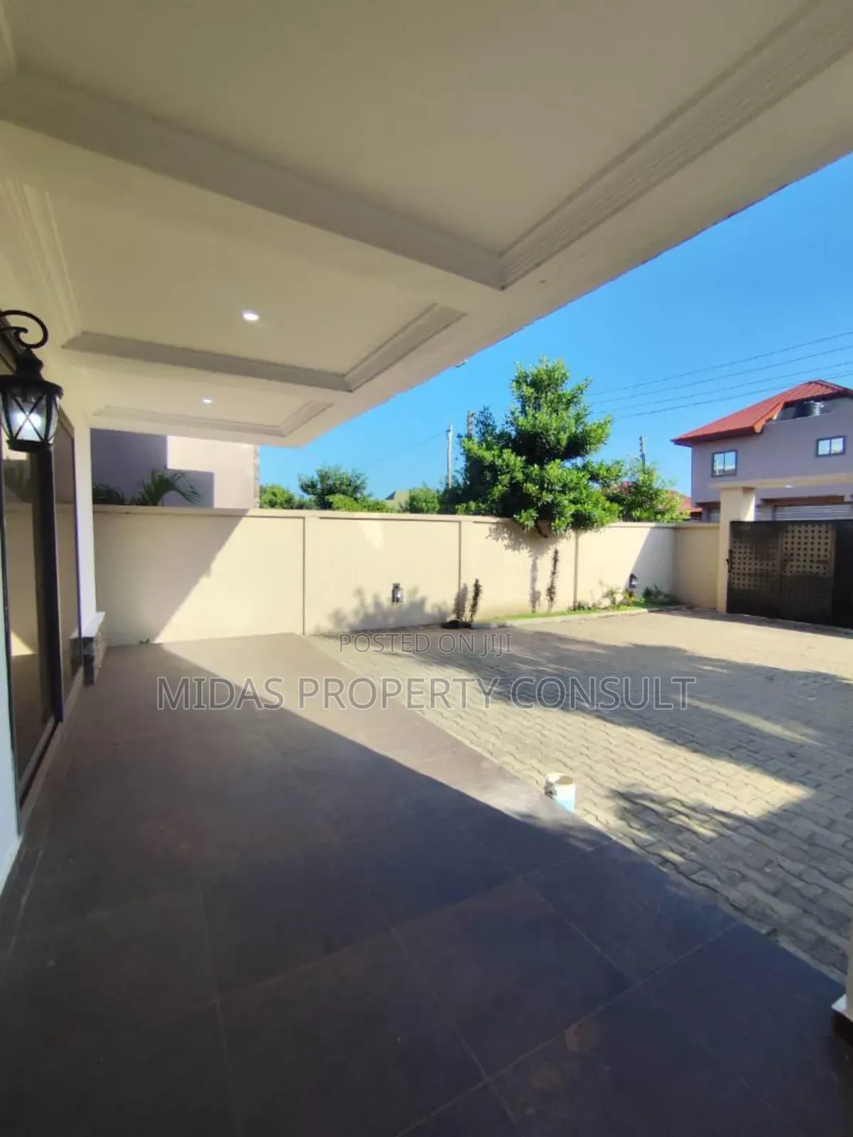 3bdrm House in Ashaley Botwe for sale