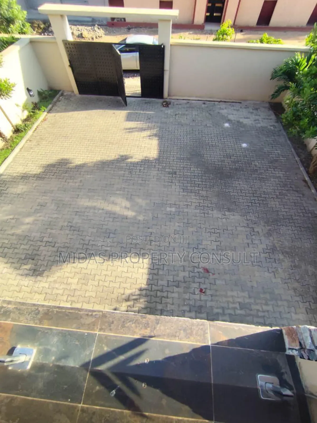 3bdrm House in Ashaley Botwe for sale