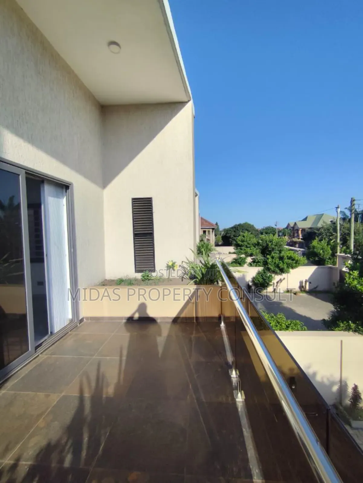 3bdrm House in Ashaley Botwe for sale