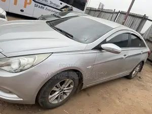 Hyundai Sonata GLS Sedan FWD (2.4L 4cyl 5A) 2010 Silver