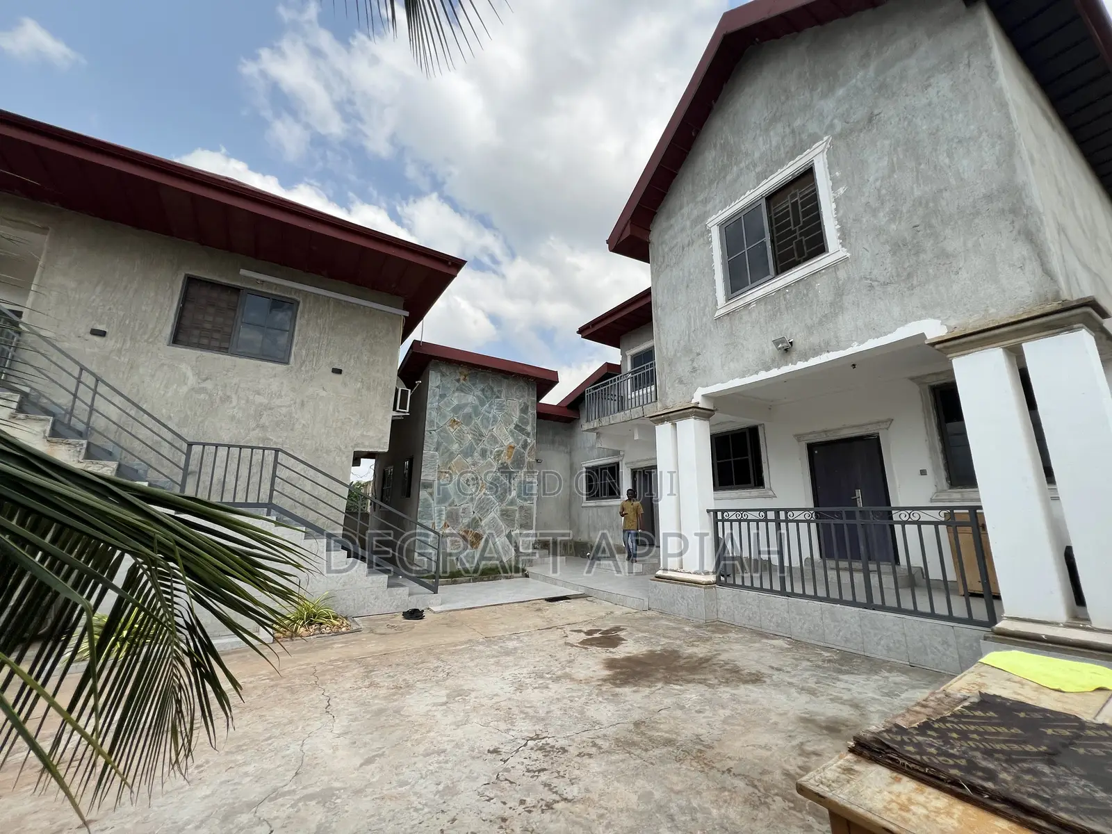 8bdrm Apartment in Santasi Trede, Kumasi Metropolitan for sale