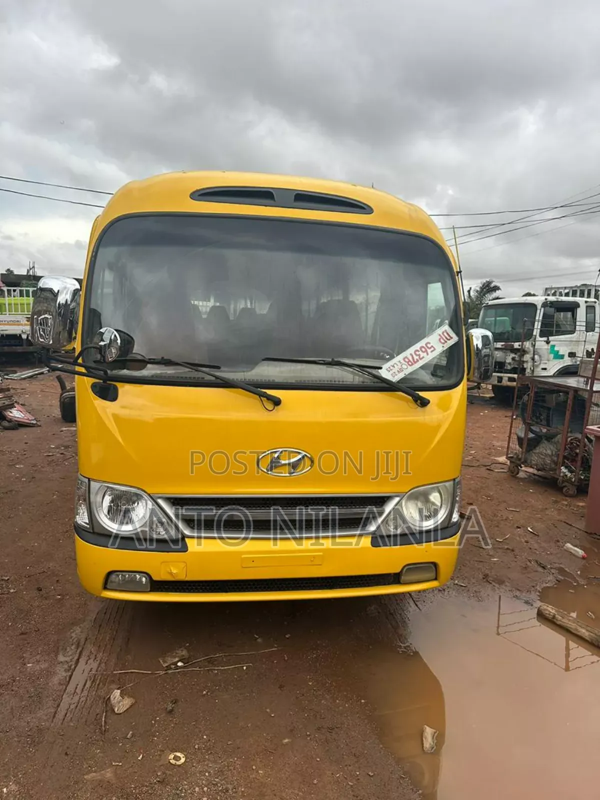 Hyundai County 2012 Orange