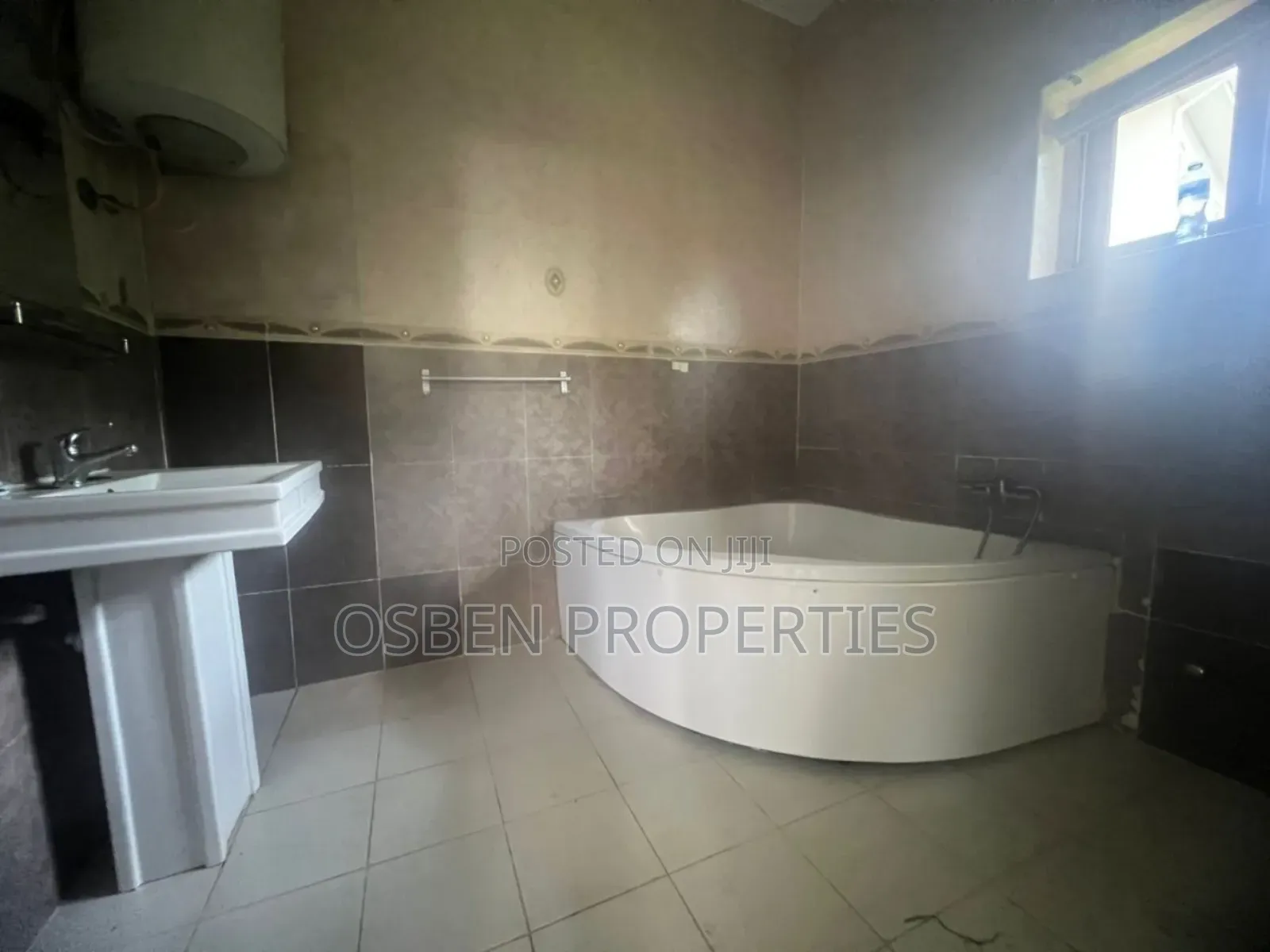 6bdrm Mansion in Osben Properties, Cantonments for sale