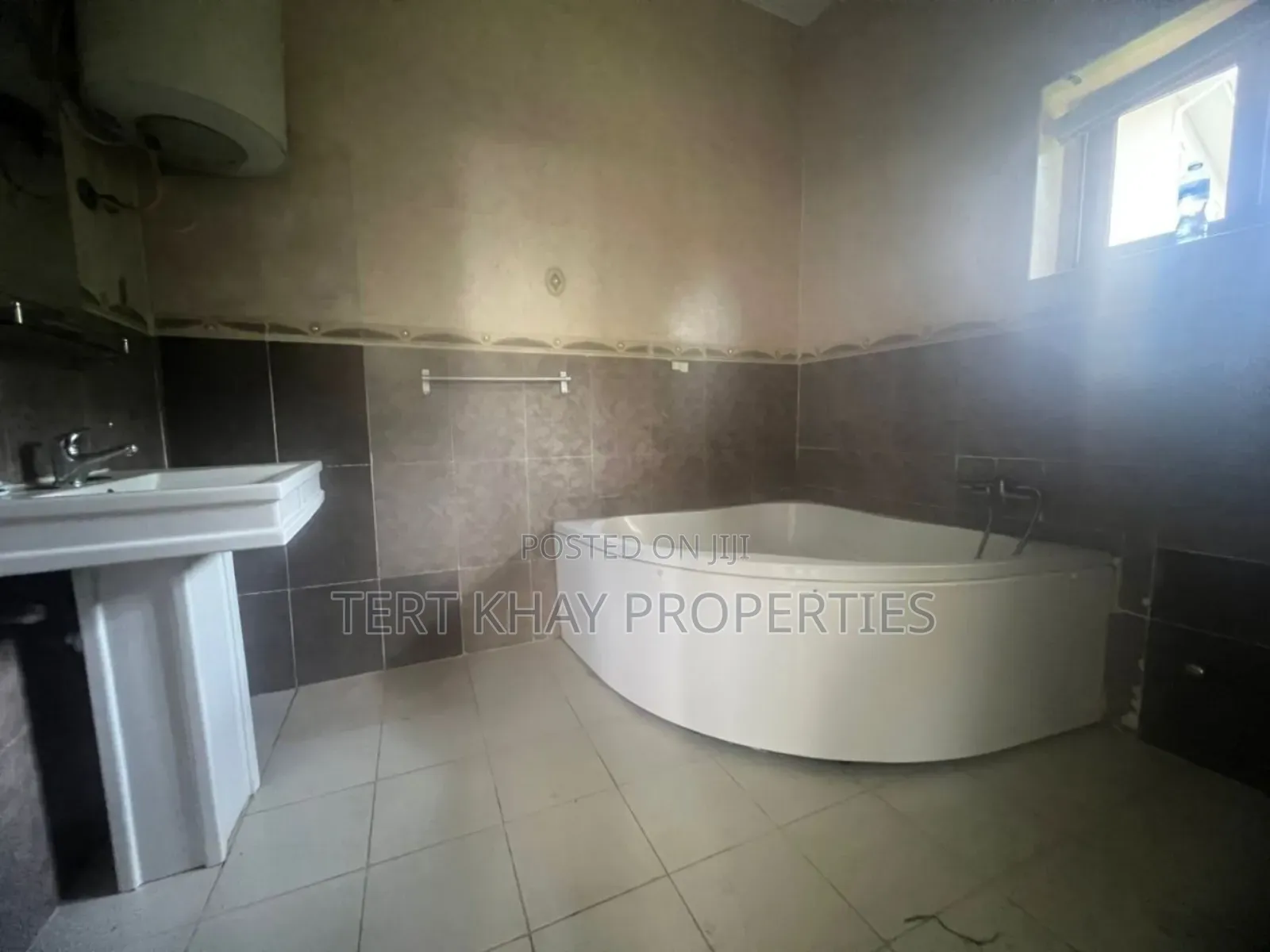 5bdrm House in Contonments, Cantonments for sale