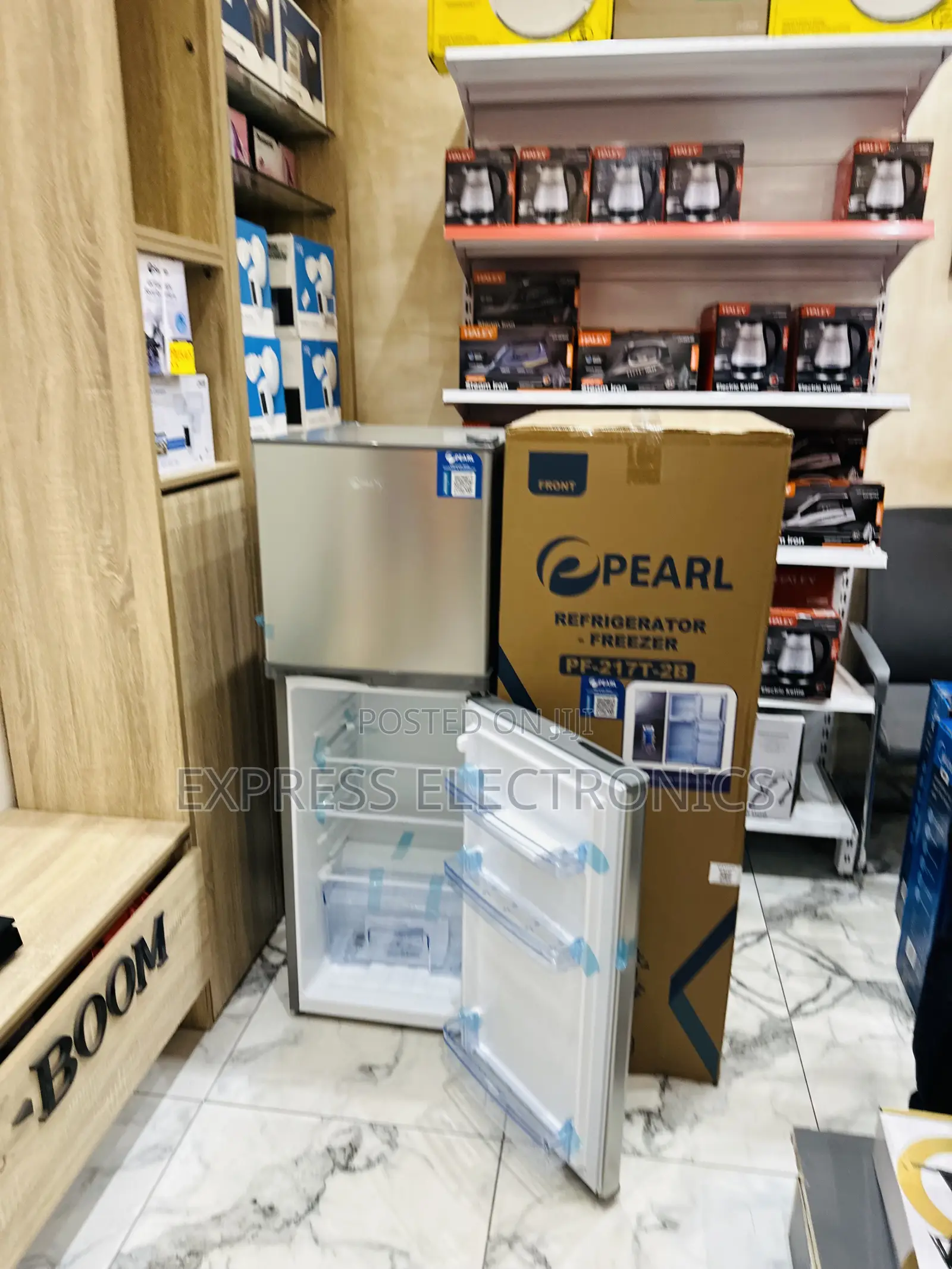 Grab Your Favorite Double Door Fridge Pearl Pf217-2b 138l