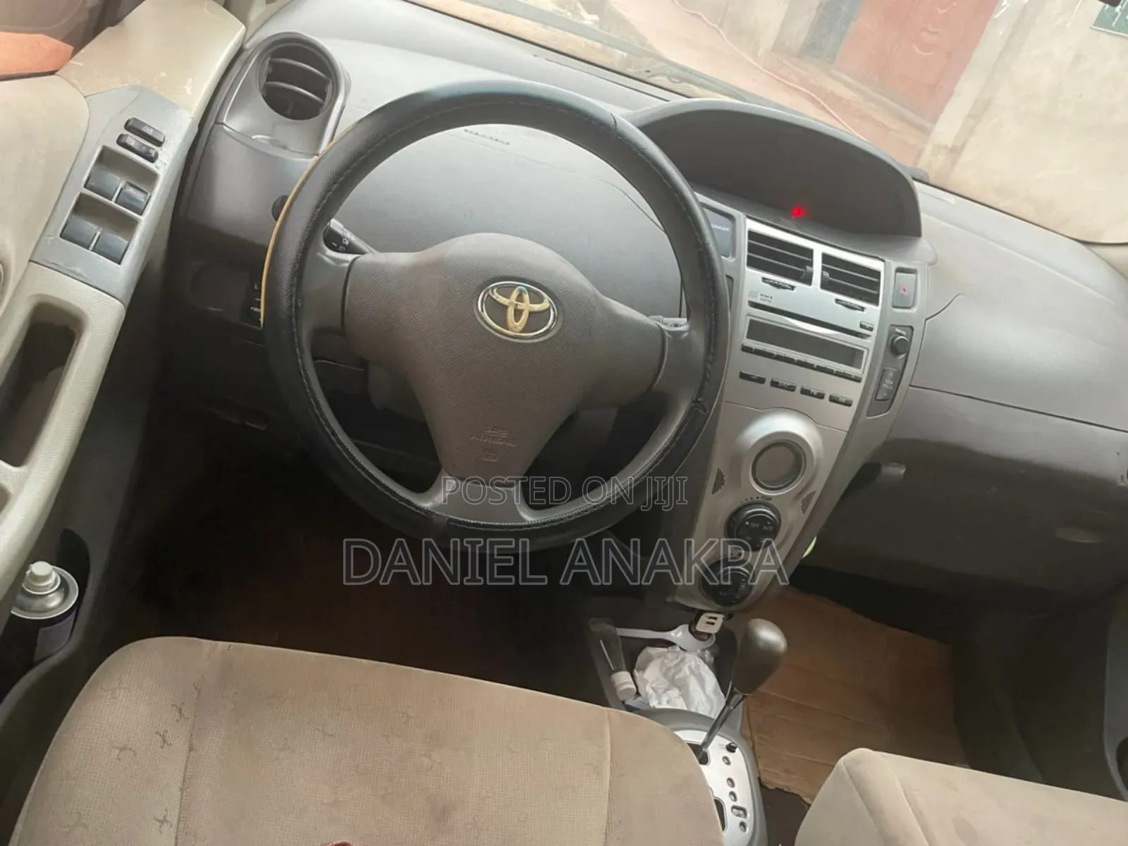 Toyota Vitz 2010 Silver