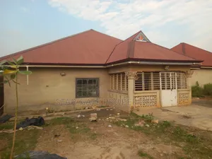 5bdrm House in Bosore Saaman, Kumasi Metropolitan for sale