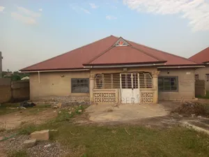5bdrm House in Bosore Saaman, Kumasi Metropolitan for sale
