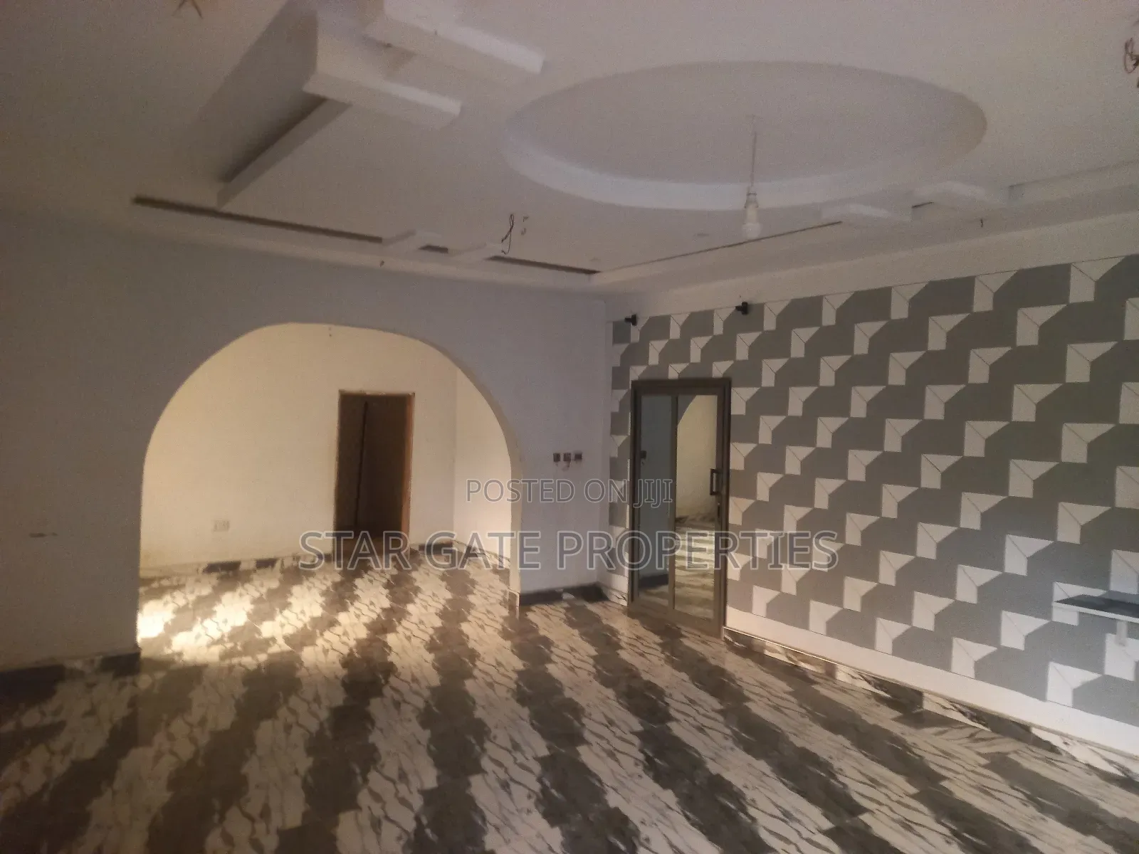5bdrm House in Bosore Saaman, Kumasi Metropolitan for sale