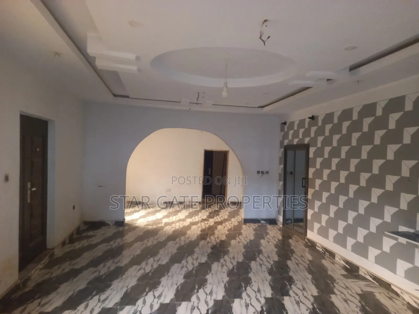 5bdrm House in Bosore Saaman, Kumasi Metropolitan for sale