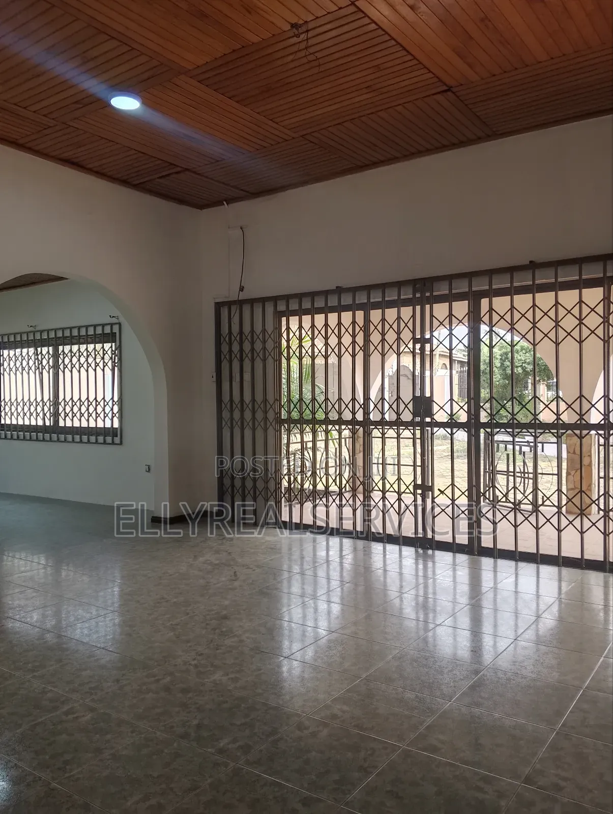 6bdrm House in Ellyrealservices, Adenta for rent