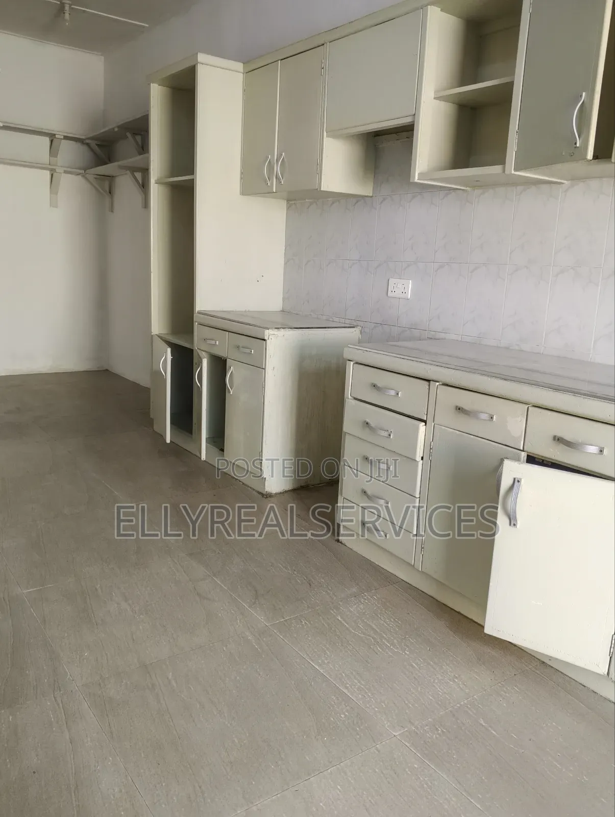 6bdrm House in Ellyrealservices, Adenta for rent