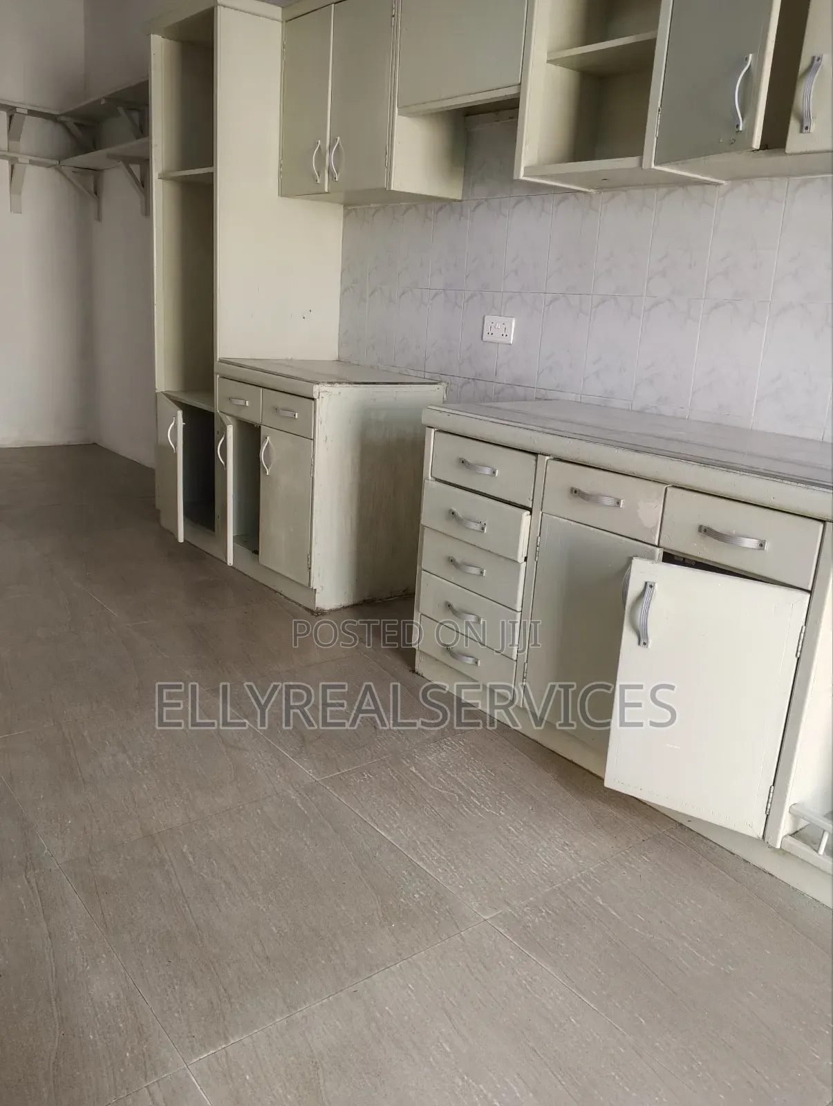 6bdrm House in Ellyrealservices, Adenta for rent