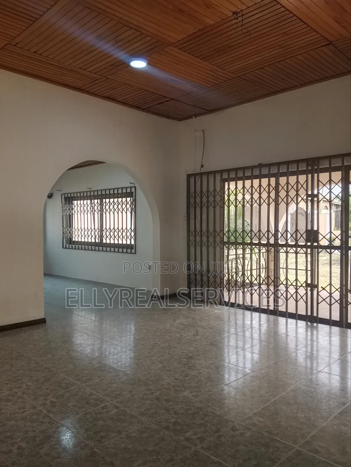 6bdrm House in Ellyrealservices, Adenta for rent