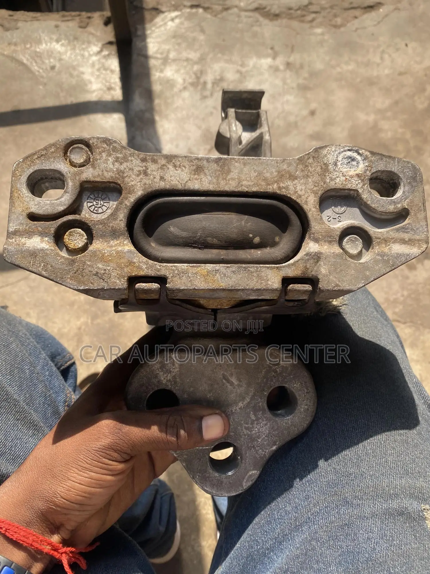 Chrysler 200/Jeep Cherokee 2015-17 Engine Motormount Upper Sport Seat