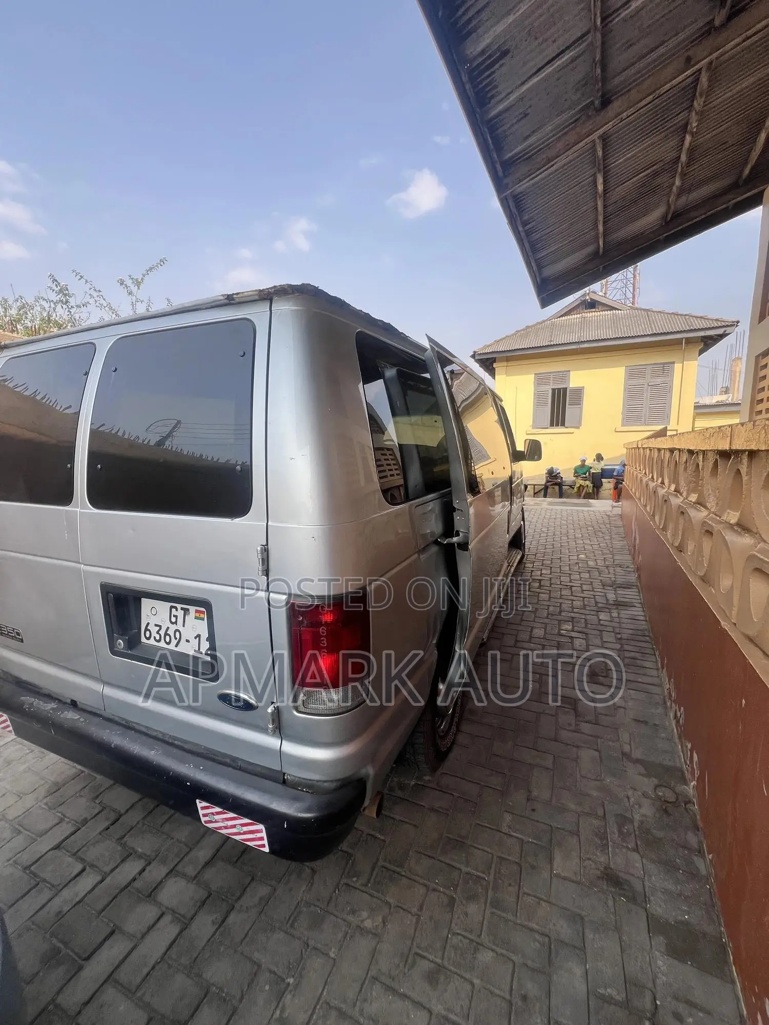 Ford E350 2010 Silver