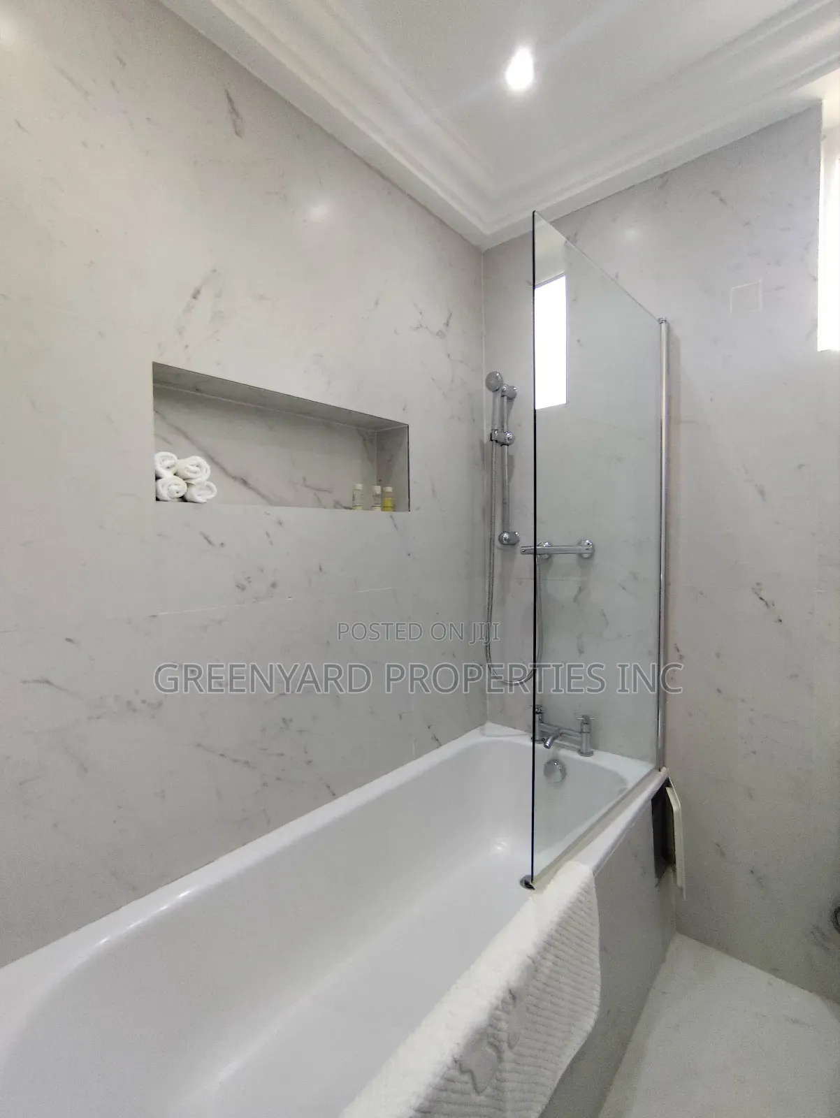 Furnished 13bdrm Apartment in Com 18, Lashibi for sale