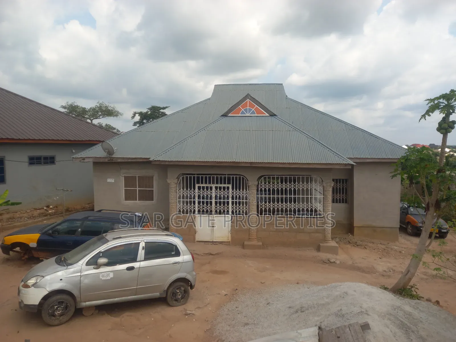 5bdrm House in Ejisu Manhyia for sale