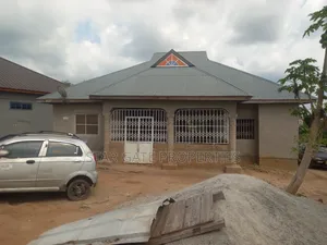5bdrm House in Ejisu Manhyia for sale