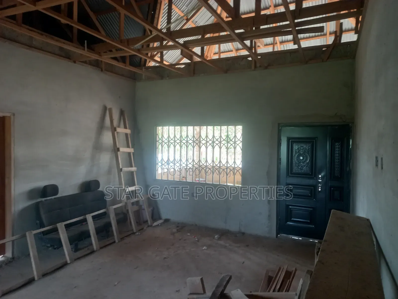 5bdrm House in Ejisu Manhyia for sale